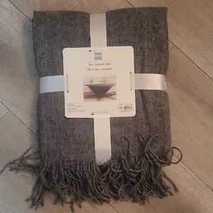 Gray Throw Blanket l Free